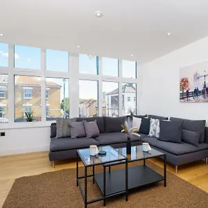 Apartment Panther House By Oval, London