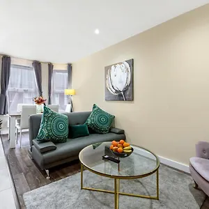 Apartment Family Friendly, Zone 2, 2 Beds, Overground, London