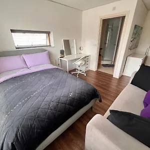 Apartment Stunning 3 Double Bedroom In Greenwich Near O2, London