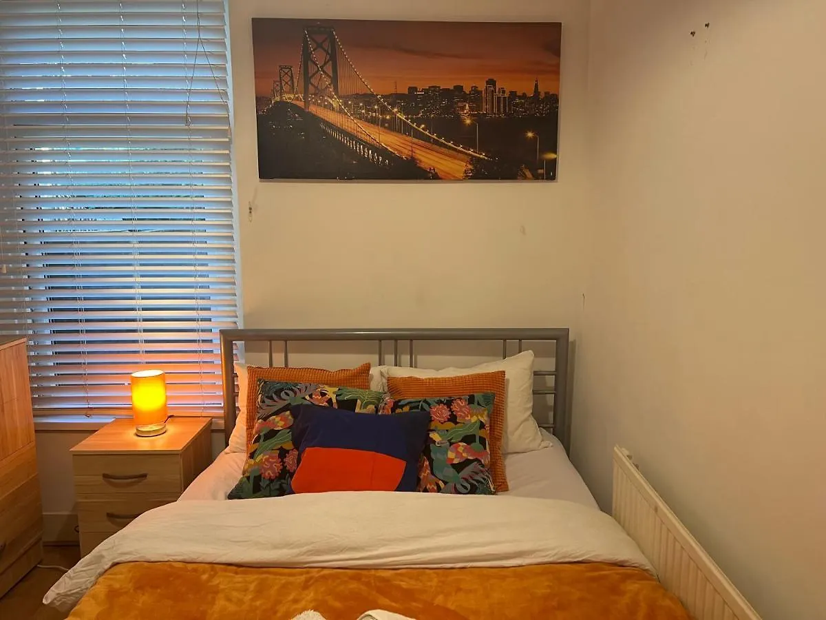 Central Stratford Cozy Double Room London